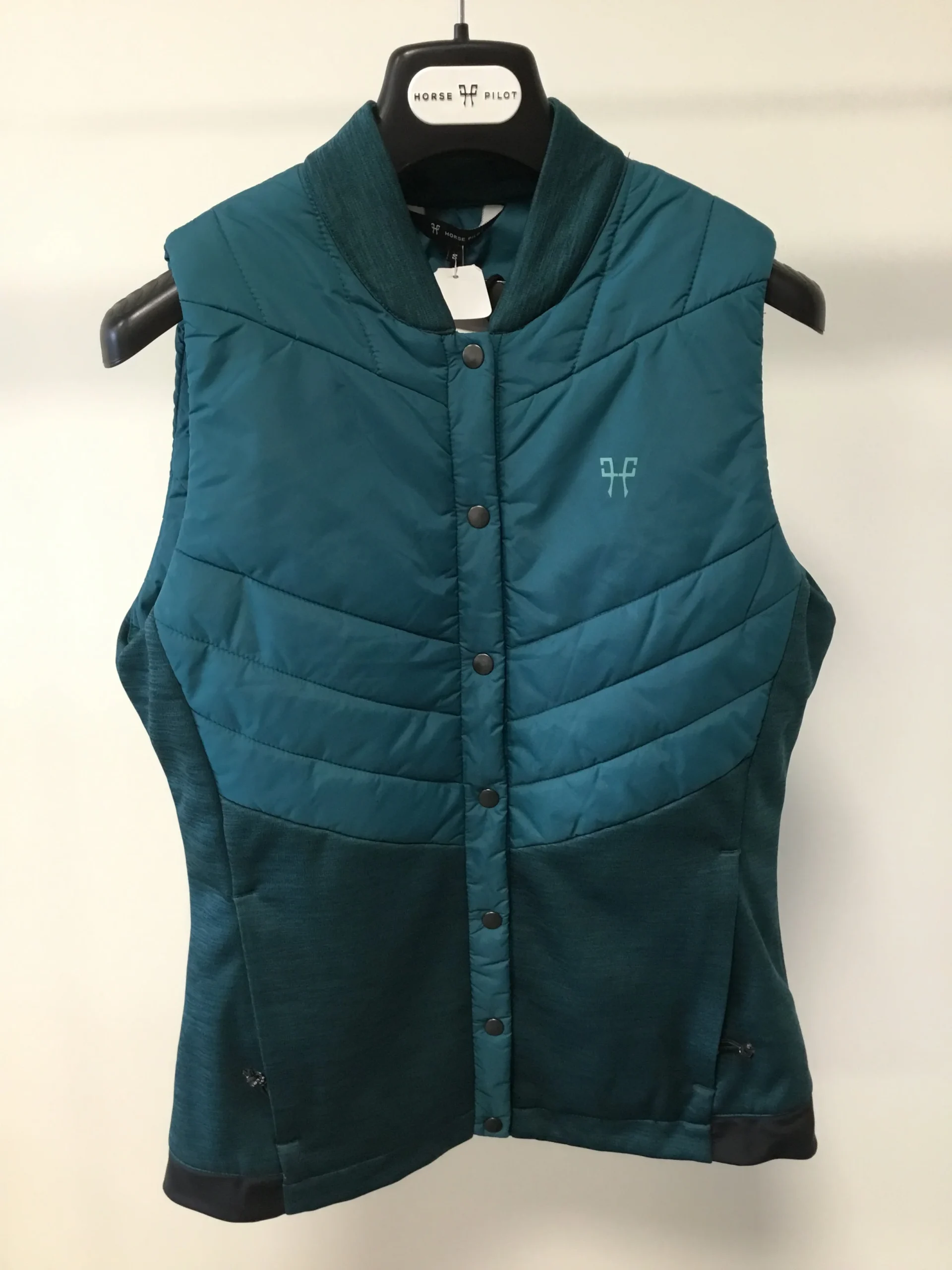 RIDER VEST • Doudoune sans manche pour femme – Image 3