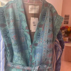 3AE055CB-72C7-4886-98F7-EA09E810CC95.jpgv1746370647 EMERY KANTHA TU