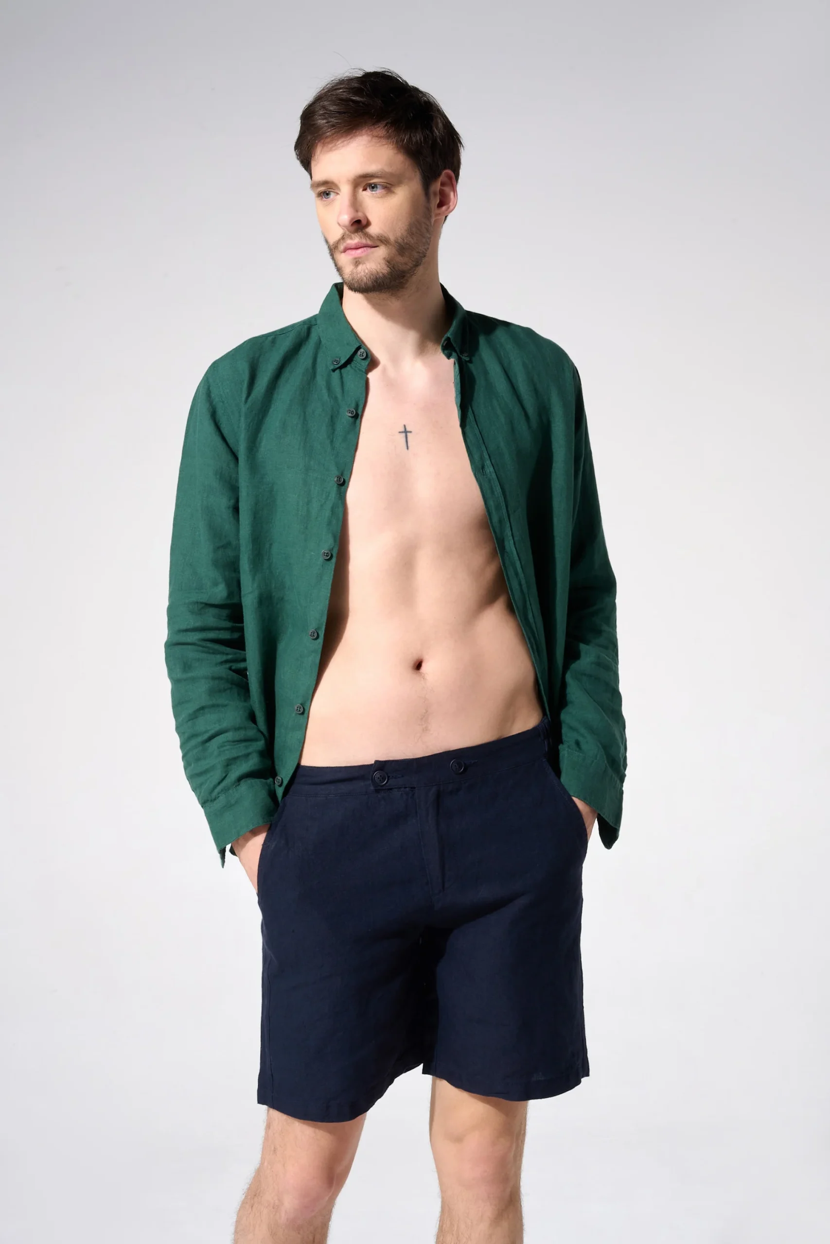 Short en lin bleu marine – Image 4