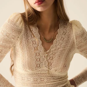 romantic-v-neck-lace-top-with-long-sleeves-in-beige.jpgv1756220174 Haut Estelle- dentelle